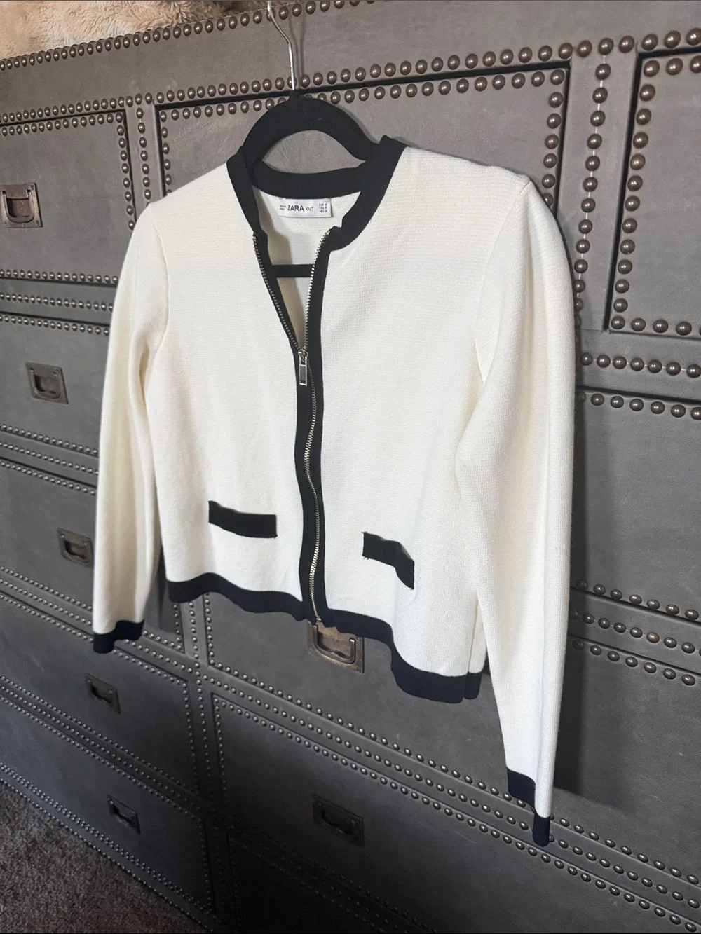 Zara White and Black Cropped Zip-Front cardigan